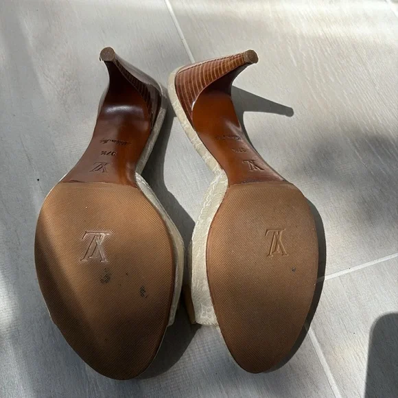 Louis Vuitton Elegant Cream wood block Heels with Bow Detail- do not buy